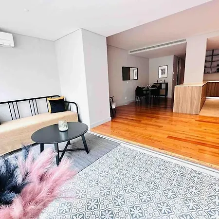 Marques De Pombal Flat A Great Locations Center