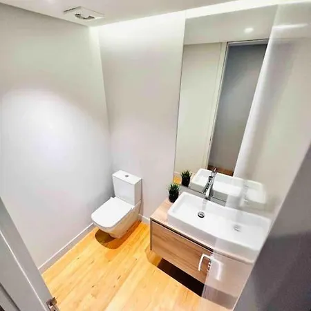 Marques De Pombal Flat A Great Locations Center Lisboa