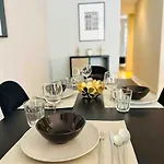 Marques De Pombal Flat A Great Locations Center