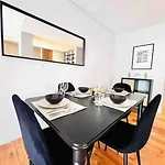 Marques De Pombal Flat A Great Locations Center Appartamento Lisbona